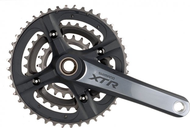 Система с интегрированным валом Shimano XTR FC-M970, длина шатунов 172.5 мм, набор звёзд 44-32-22T